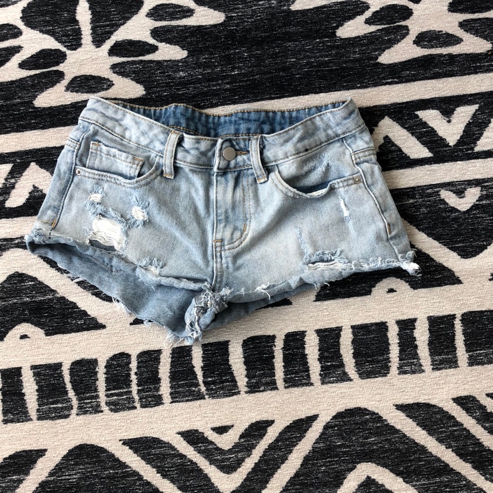 BOOTY SHORTS 🩳!!! Super cute 🥰 perfect for the summer and out door events